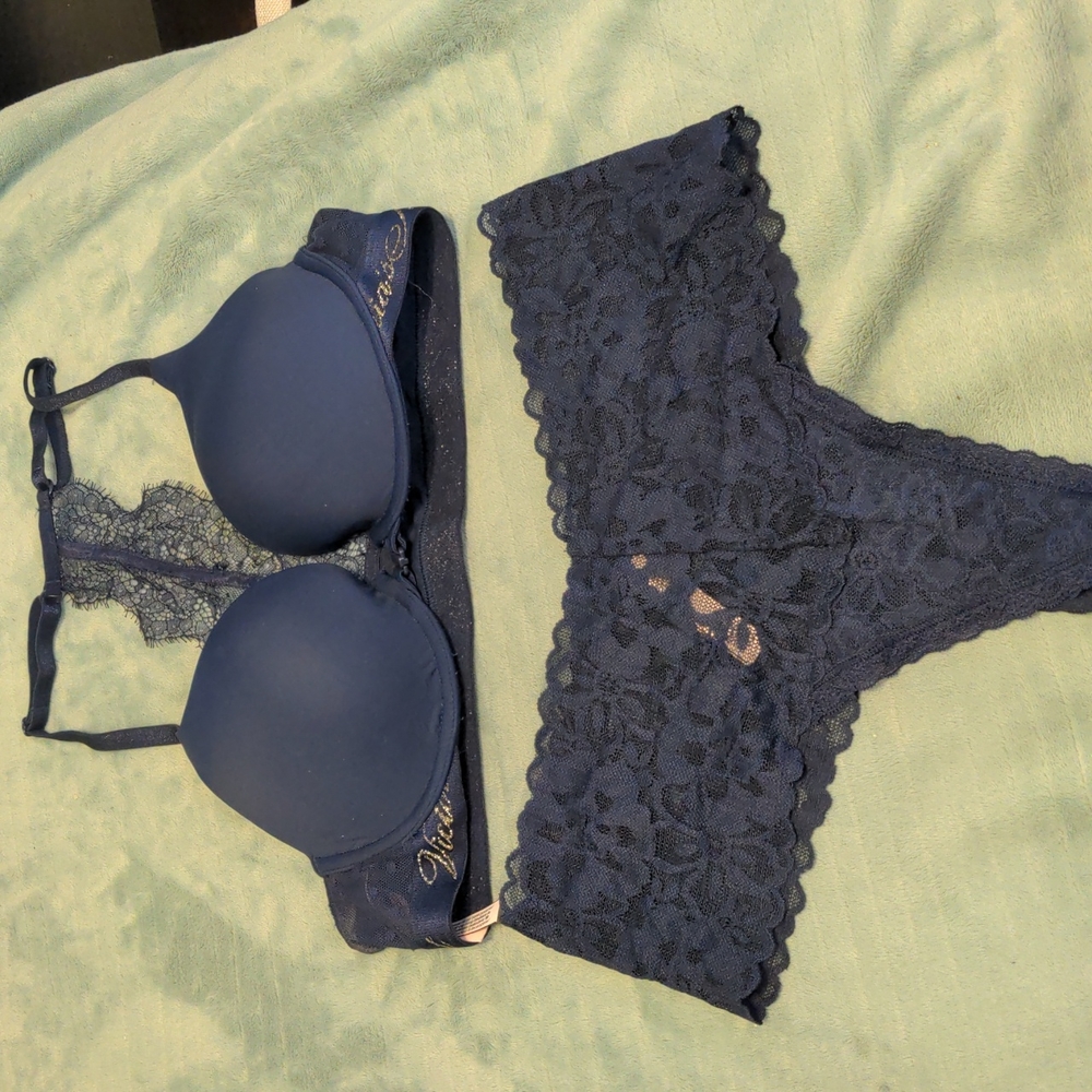 Victoria's Secret Blue Limited Edition Push-Up Bra 34B W/Small Lace Thong. NWOT